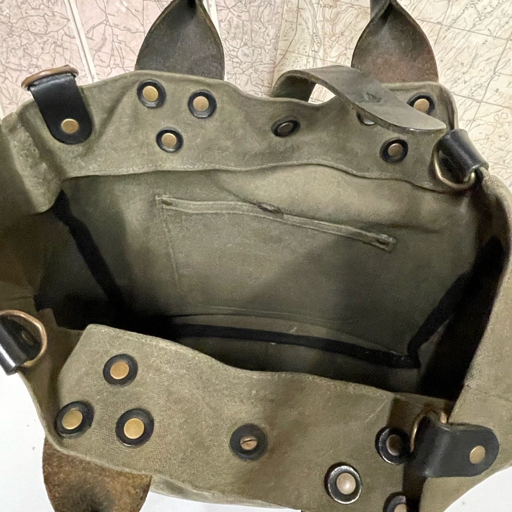Winter Session Garrison Waxed Canvas Tote Bag with Black Leather Handles & Strap - Picture 4 of 6